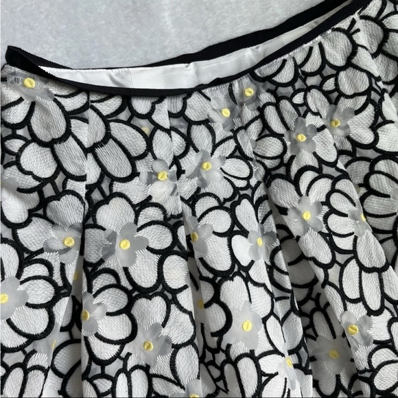Talbots Skirt Sz 4P Petite Daisy Embellished Pleated Flared Lined 3D Floral EUC - Picture 6 of 14